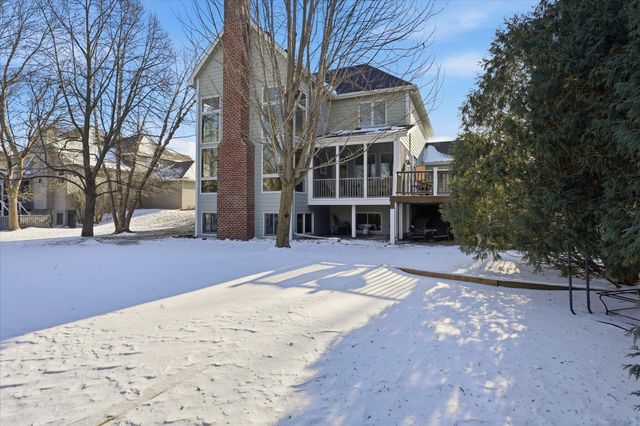 18566 Magenta Bay, Eden Prairie, MN 55347