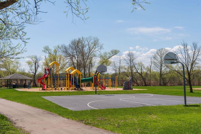 18566 Magenta Bay, Eden Prairie, MN 55347