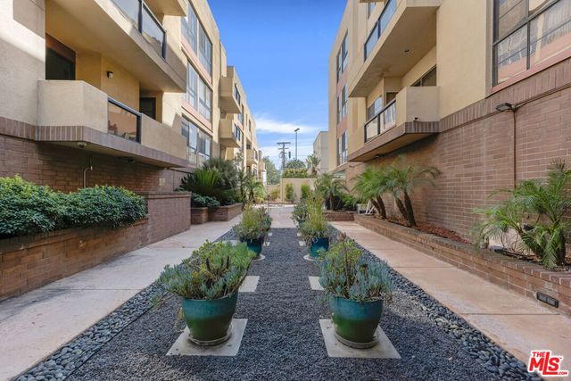 235 S Tower Drive 305, Beverly Hills, CA 90211