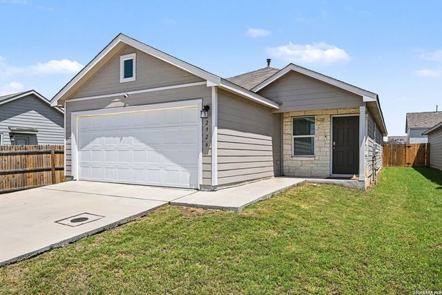 2926 Charpak Dr, Converse, TX 78109