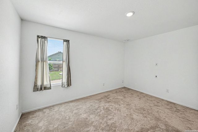 2926 Charpak Dr, Converse, TX 78109