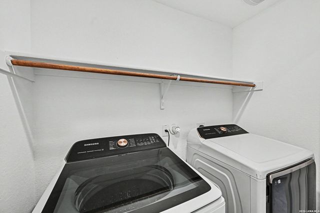 2926 Charpak Dr, Converse, TX 78109
