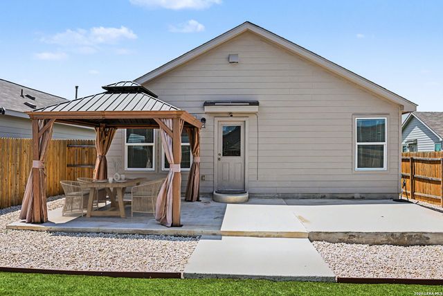 2926 Charpak Dr, Converse, TX 78109