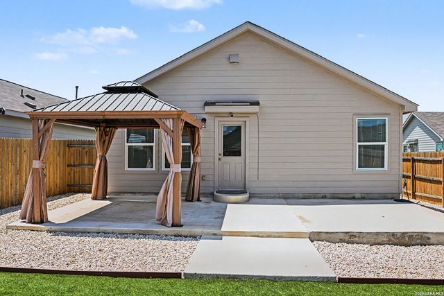 2926 Charpak Dr, Converse, TX 78109
