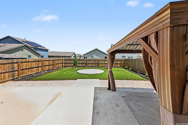 2926 Charpak Dr, Converse, TX 78109