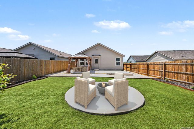 2926 Charpak Dr, Converse, TX 78109