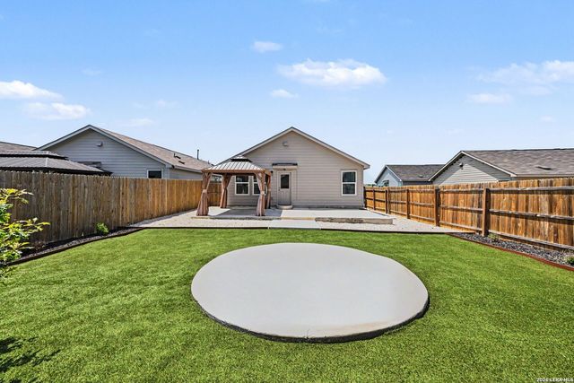 2926 Charpak Dr, Converse, TX 78109
