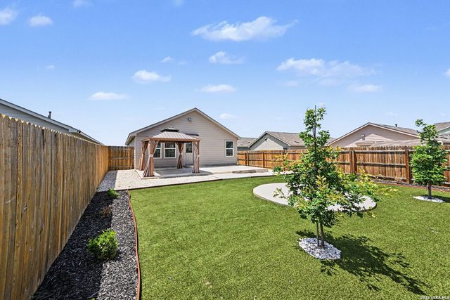 2926 Charpak Dr, Converse, TX 78109