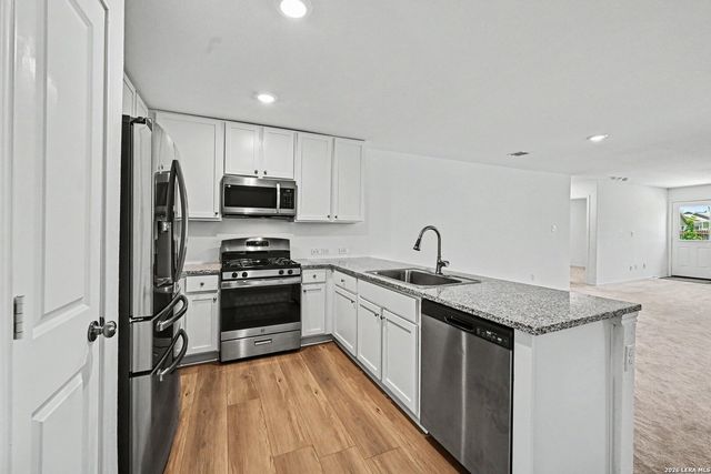 2926 Charpak Dr, Converse, TX 78109