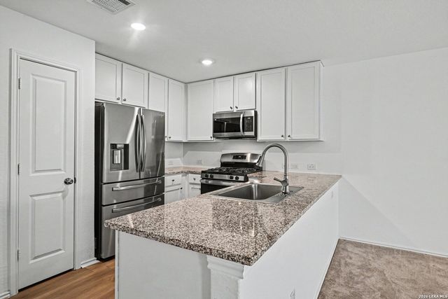 2926 Charpak Dr, Converse, TX 78109