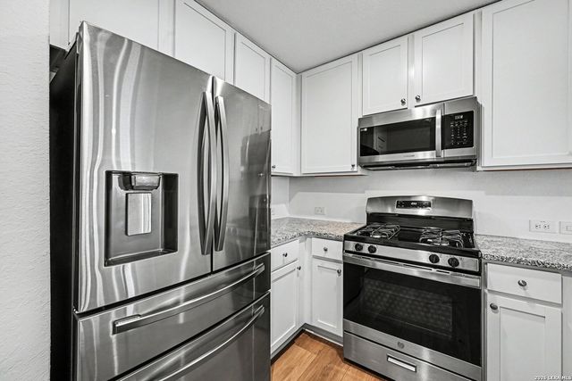 2926 Charpak Dr, Converse, TX 78109