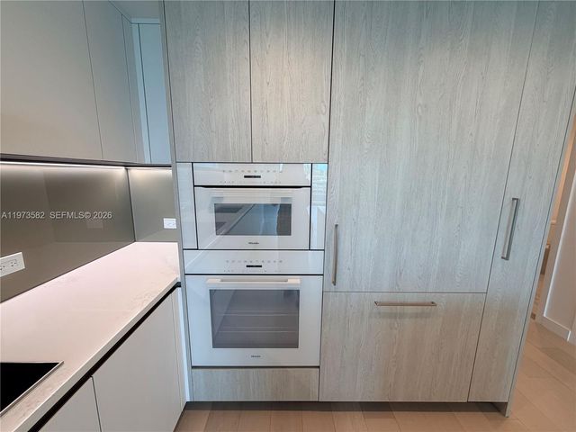 9221 E Bay Harbor Dr 307, Bay Harbor Islands, FL 33154