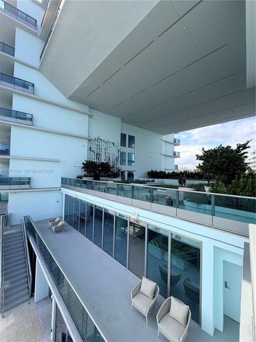 9221 E Bay Harbor Dr 307, Bay Harbor Islands, FL 33154