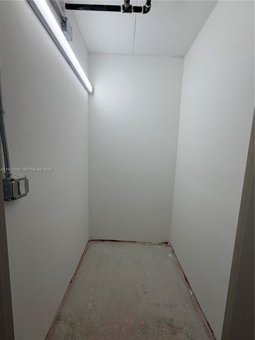 9221 E Bay Harbor Dr 307, Bay Harbor Islands, FL 33154