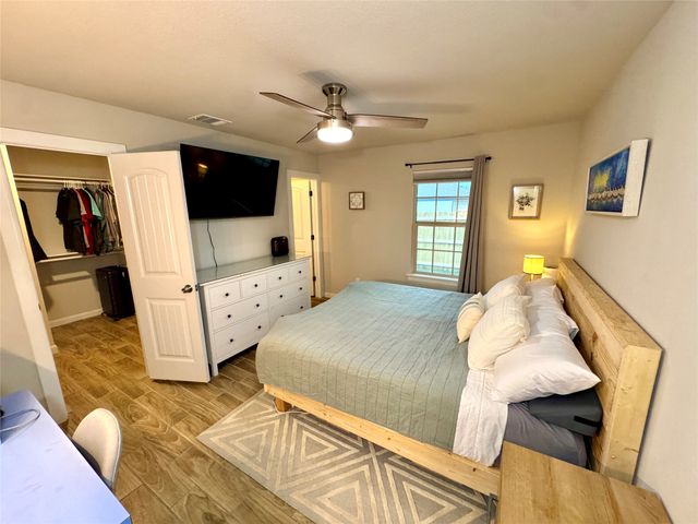 124 Oakwood Street, Chico, TX 76431