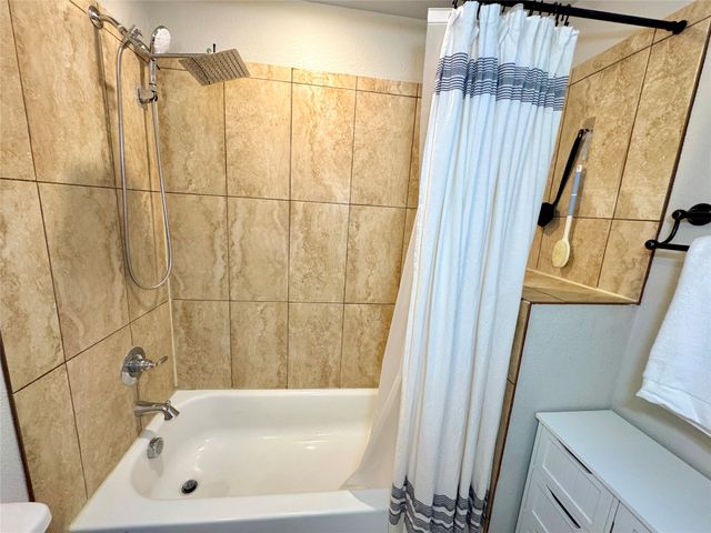 124 Oakwood Street, Chico, TX 76431