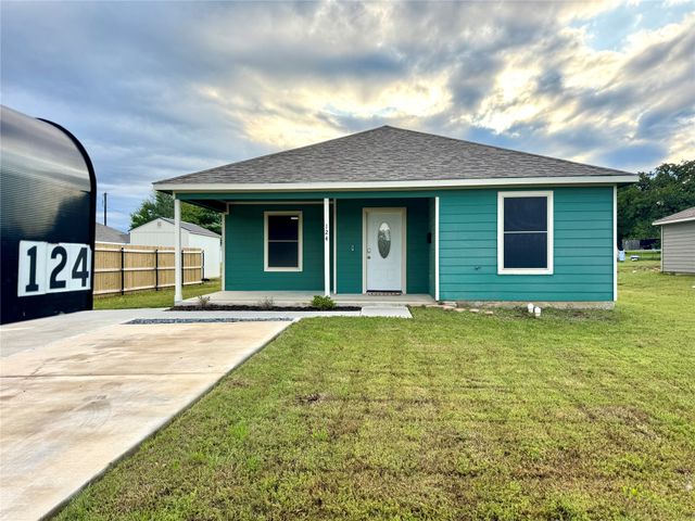124 Oakwood Street, Chico, TX 76431