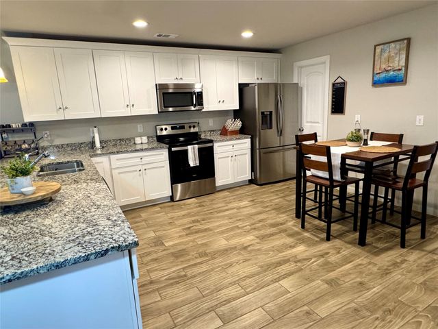 124 Oakwood Street, Chico, TX 76431