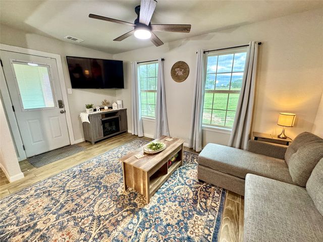 124 Oakwood Street, Chico, TX 76431