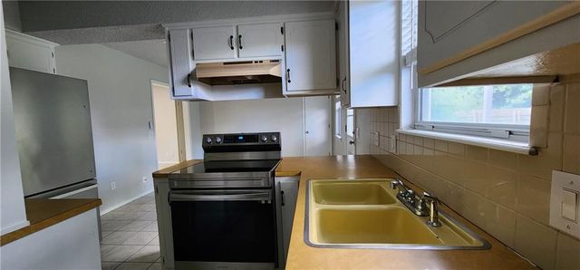 811 SE G Str Street, Bentonville, AR 72712