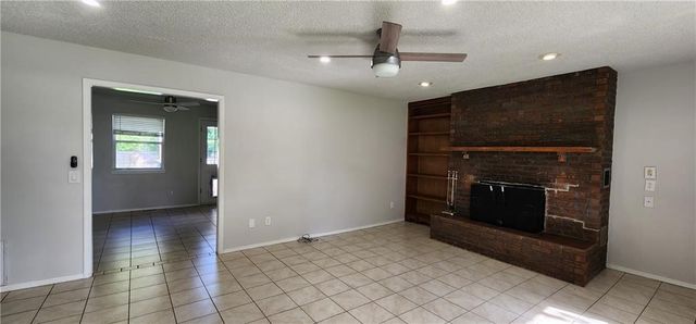 811 SE G Str Street, Bentonville, AR 72712