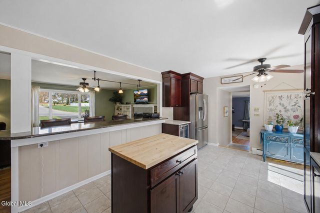 42 Shadow Wood Way, Clifton Park, NY 12019