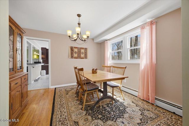 42 Shadow Wood Way, Clifton Park, NY 12019