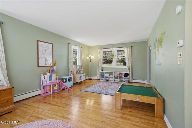 42 Shadow Wood Way, Clifton Park, NY 12019