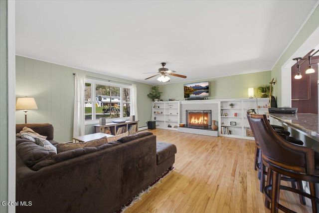 42 Shadow Wood Way, Clifton Park, NY 12019