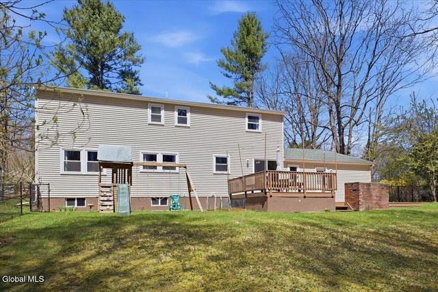 42 Shadow Wood Way, Clifton Park, NY 12019