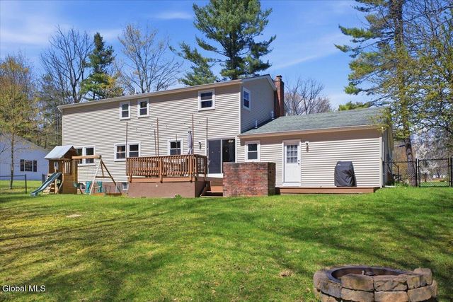 42 Shadow Wood Way, Clifton Park, NY 12019