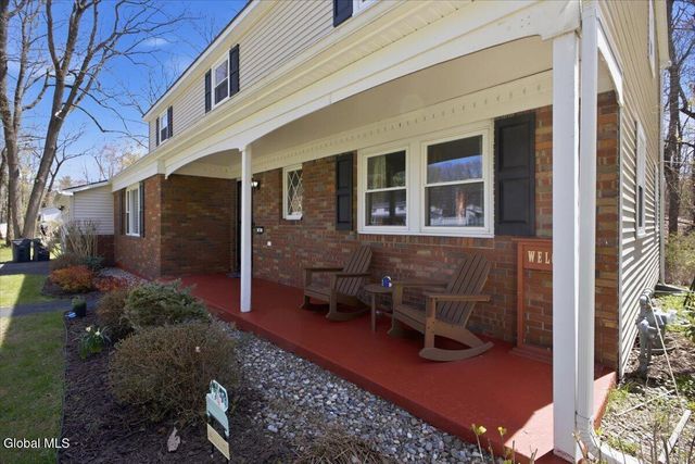 42 Shadow Wood Way, Clifton Park, NY 12019