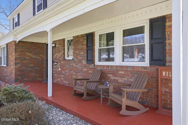 42 Shadow Wood Way, Clifton Park, NY 12019