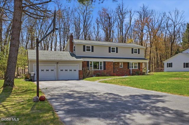 42 Shadow Wood Way, Clifton Park, NY 12019