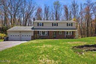 42 Shadow Wood Way, Clifton Park, NY 12019