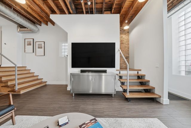 1220 W Hubbard Street, Chicago, IL 60642