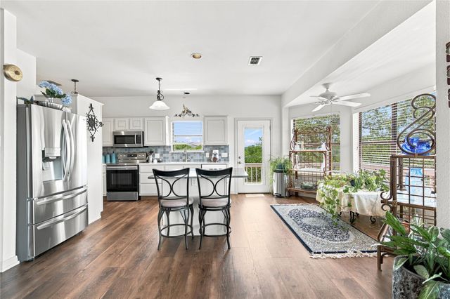 2406 Patriot DR, Lago Vista, TX 78645