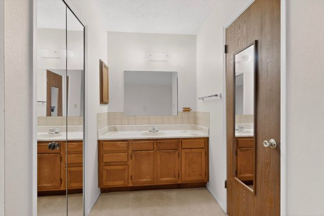 510 Stallion Road SE, Rio Rancho, NM 87124