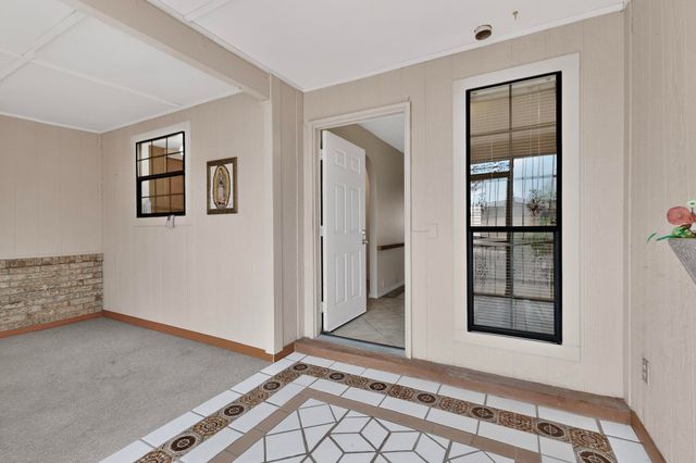 510 Stallion Road SE, Rio Rancho, NM 87124