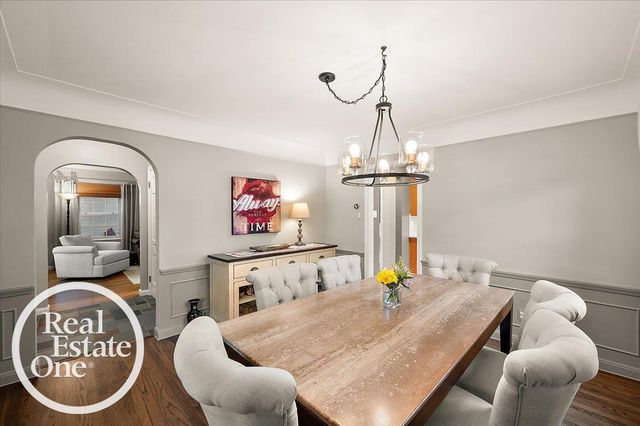 2100 Fleetwood Drive, Grosse Pointe Woods, MI 48236