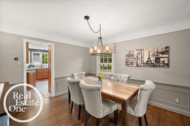 2100 Fleetwood Drive, Grosse Pointe Woods, MI 48236