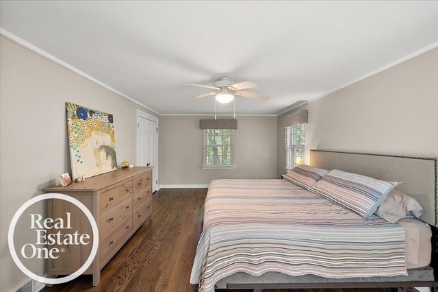 2100 Fleetwood Drive, Grosse Pointe Woods, MI 48236