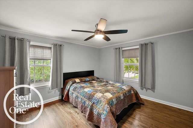 2100 Fleetwood Drive, Grosse Pointe Woods, MI 48236