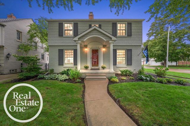2100 Fleetwood Drive, Grosse Pointe Woods, MI 48236