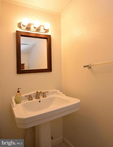 3151 ELLENWOOD DR, Fairfax, VA 22031
