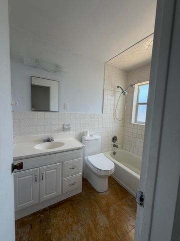 4250 NE 12th Avenue, Pompano Beach, FL 33064