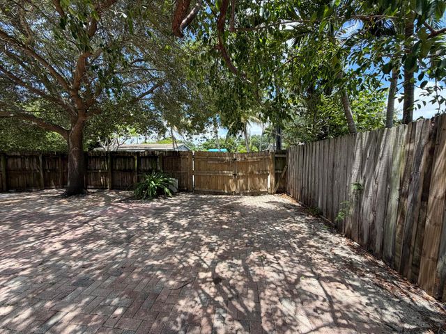 4250 NE 12th Avenue, Pompano Beach, FL 33064