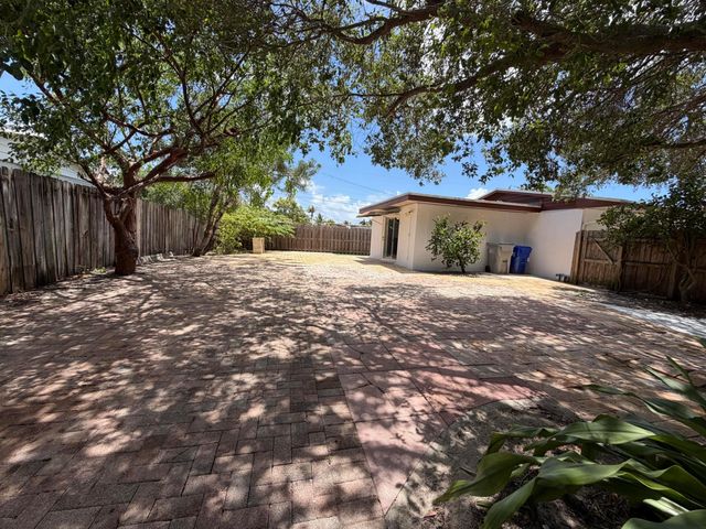 4250 NE 12th Avenue, Pompano Beach, FL 33064