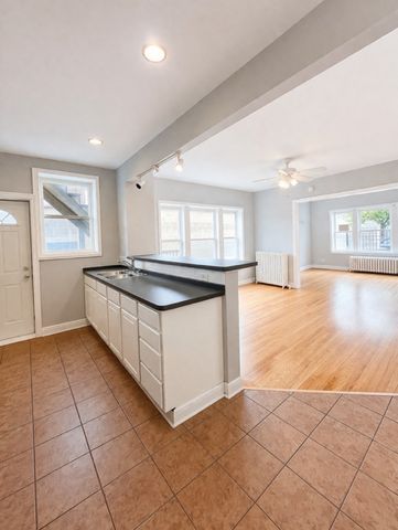 3716 N cicero Avenue 2e, Chicago, IL 60641