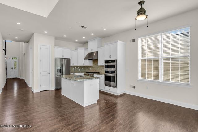 27 Flagstone Court, Freehold, NJ 07728
